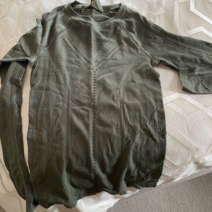 Womens athleta long sleeve oxygen top